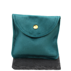 Turkusowa aksamitna sakiewka na prezent z eleganckim złotym zapięciem.