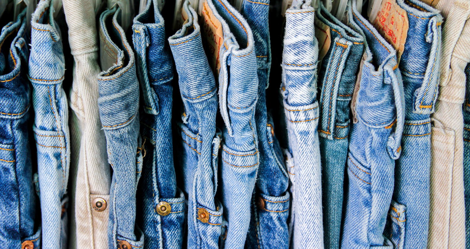 Jeansowy – najbardziej uniwersalny niebieski