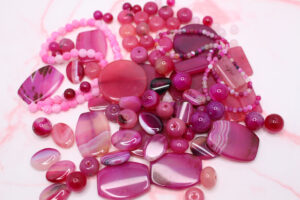 Koraliki z różowego agatu