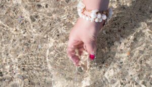 Perły - Bransoletka z dużuch nieregularnych pereł na łańcuchu