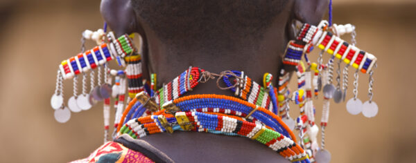 Niezwykle bogata i kolorowa biżuteria masajów