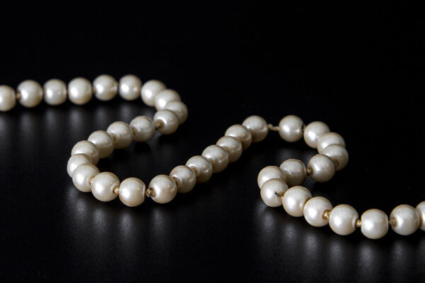Kamienie szlachetne a data urodzenia czerwiec perła
