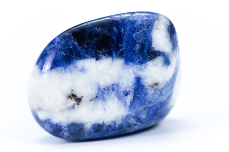 Wypolerowany sodalit niebieski kamień