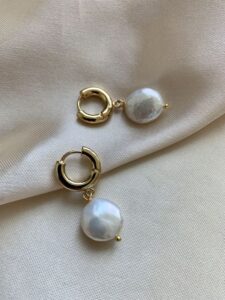 Klasyczne kolczyki z perłami