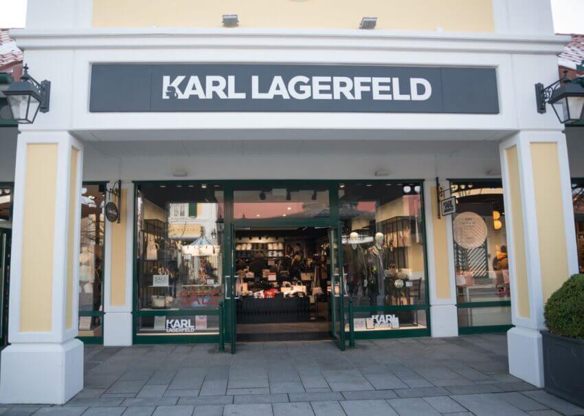 Karl Lagerfeld — ekscentryczny i niezapomniany. Szyld sklepu markowego Karla Lagerfelda