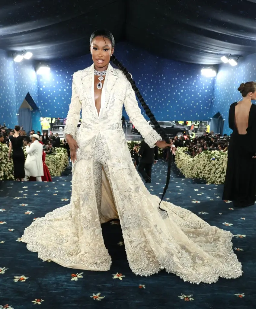 Coco Jones Coco Jones – perły, cyrkonie i filmowy przepych