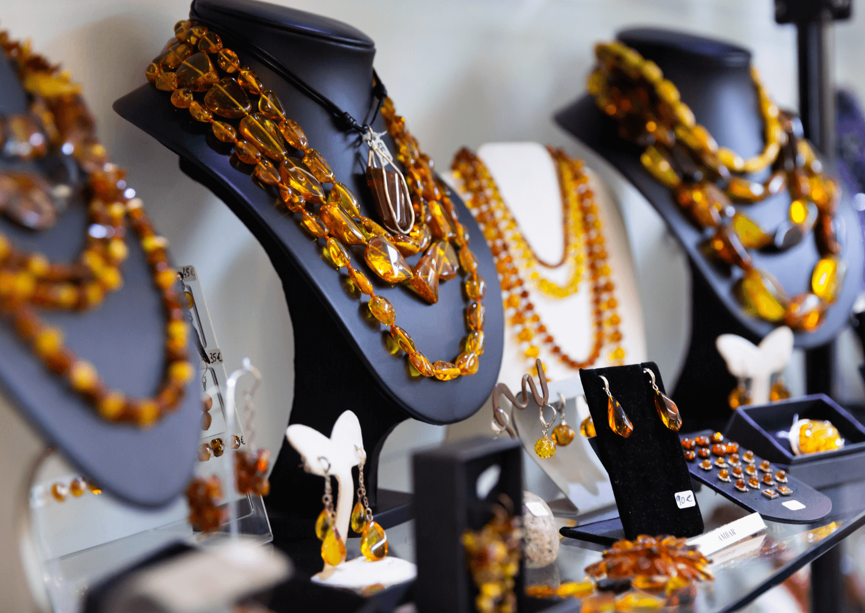 Klasyczna biżuteria z bursztynu