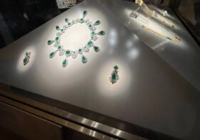 Skok stulecia w Luwrze – jak doszło do kradzieży królewskiej biżuterii?