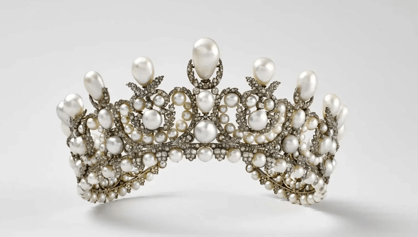 Tiara cesarzowej Eugenii skradziona w Luwrze 19 października 2025