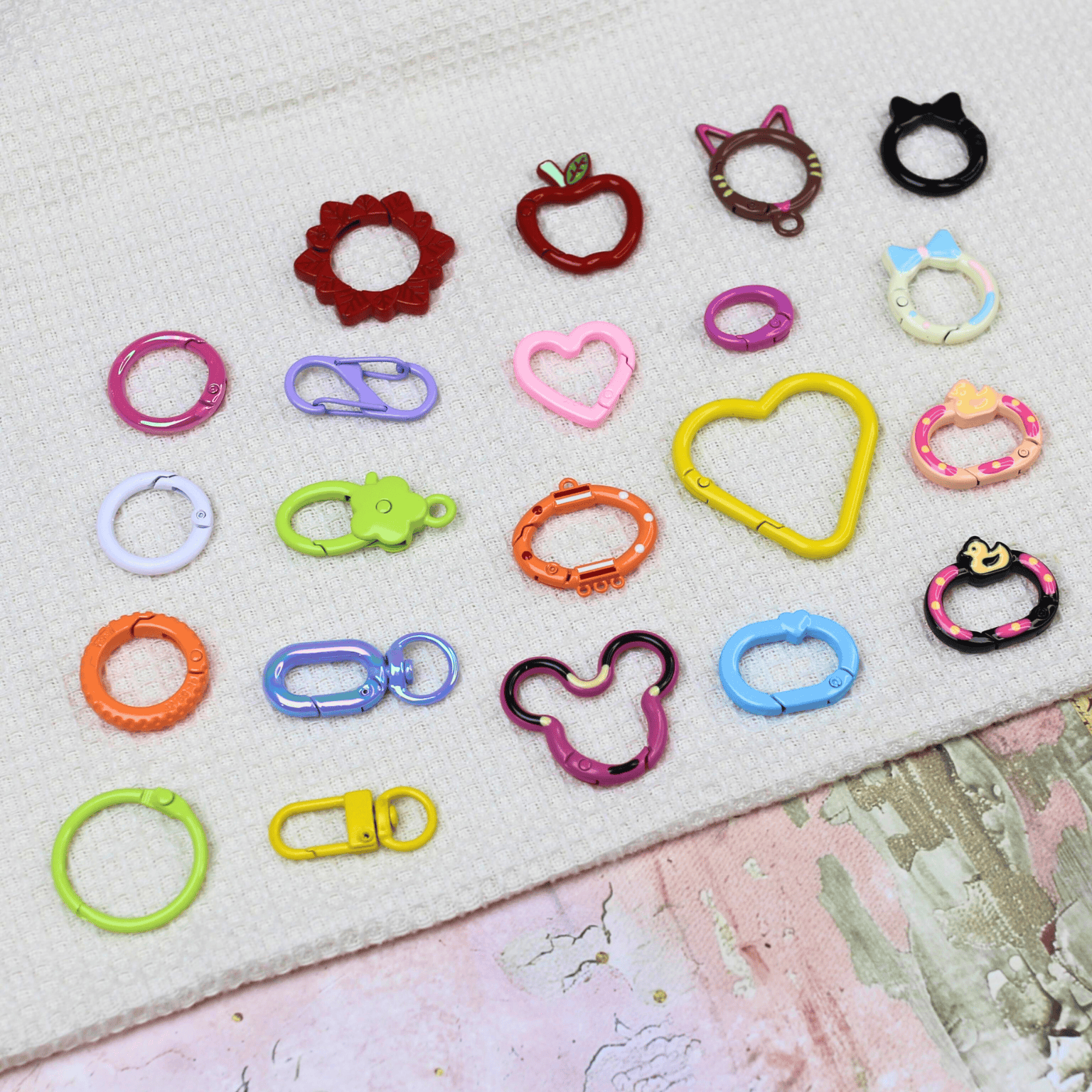 Szeroki wybór baz do breloków, kolorowe kółka do breloczków