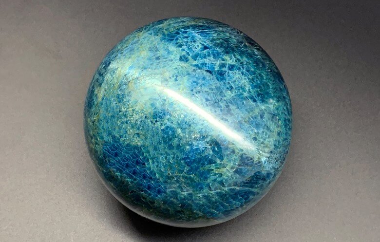 Największy na świecie kawałek obrobionego apatytu