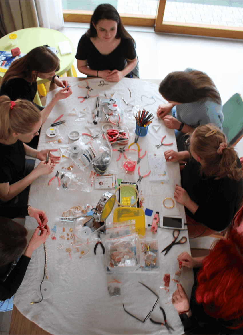 Jesienne wieczory z rękodziełem, 5 pomysłów na wspólne tworzenie biżuterii