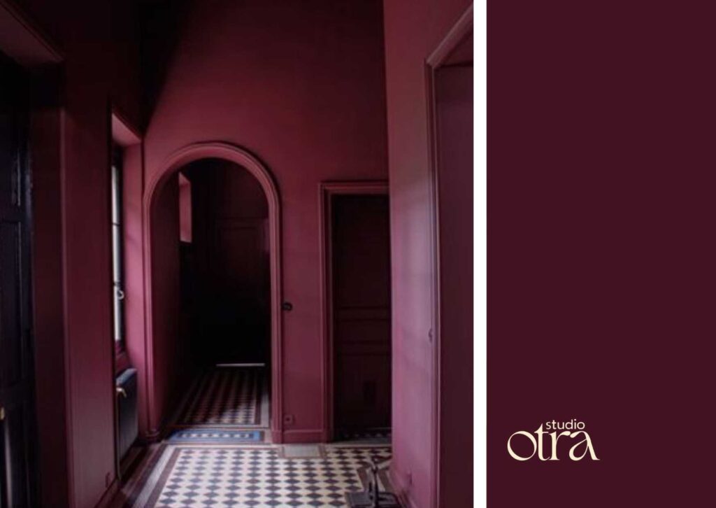 Głęboka, burgundowa śliwka kolorem roku według Studio Otra