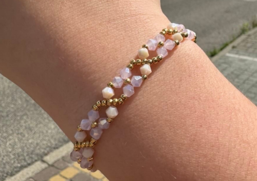 Jak zrobić plecioną bransoletkę na żyłce z koralikami?