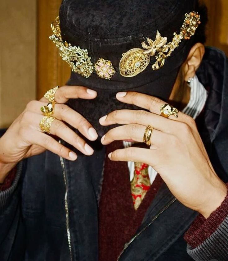 W 2026 roku broszki nosimy w grupach