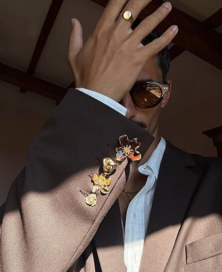 Jak nosić broszki w nowoczesnym stylu