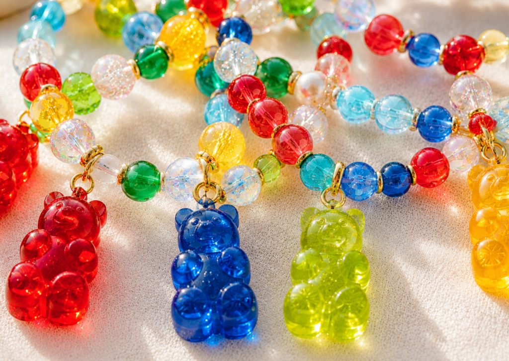 Gimmie gummy, bransoletki z zawieszkami żelkami